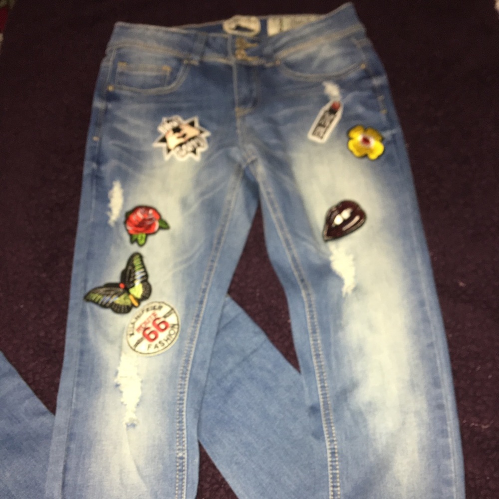 Light Wash Graphic Jeans